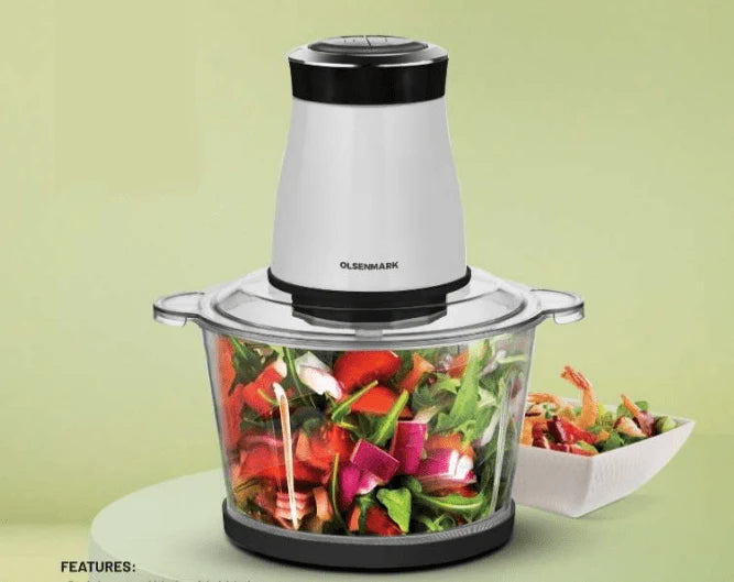 Electric Vegetable Chopper 650W with a 2L transparent bowl and stainless steel blades. Close-up of sharp stainless steel blades in the 2L Electric Vegetable Chopper.